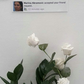 悼念刚离去的妈妈句子：女人一生喜欢两朵花：一是有钱花，
